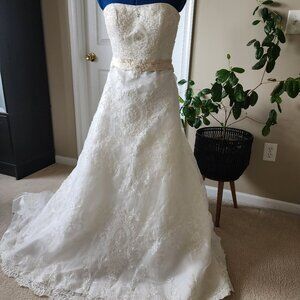 Wedding Dress-Size 10-Casablanca- Diamond Collection